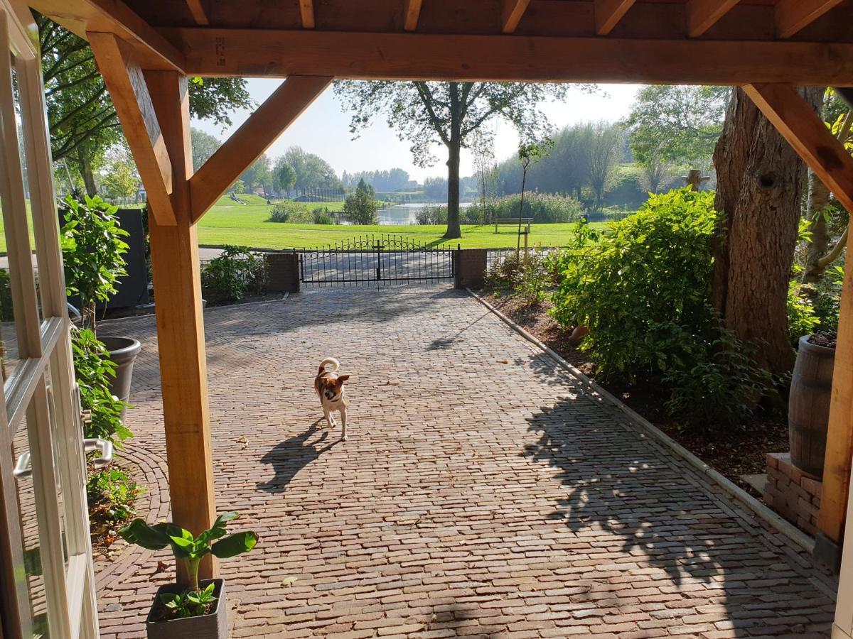 The Walnut Tree Bed and Breakfast Hellevoetsluis Eksteriør billede